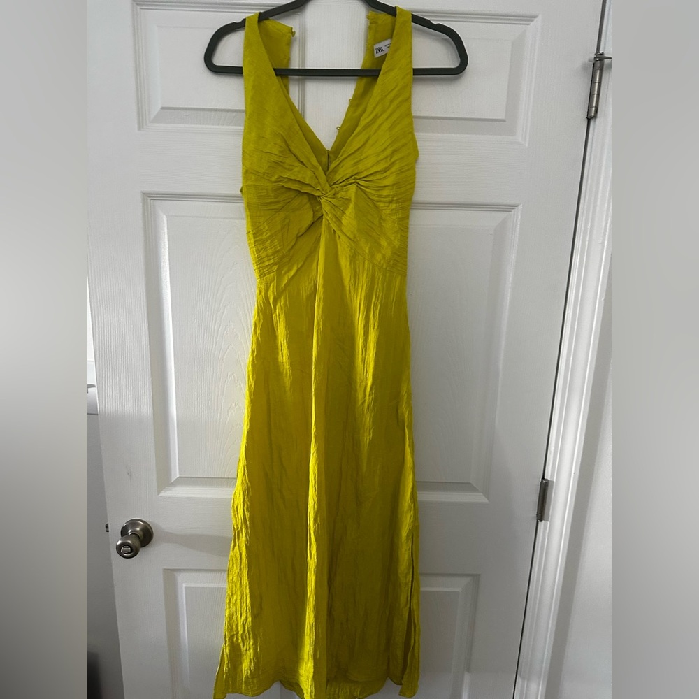 Elegant Yellow Sleeveless Dress